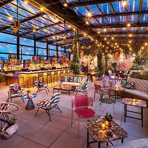 Moxy Nyc East Village **** New York